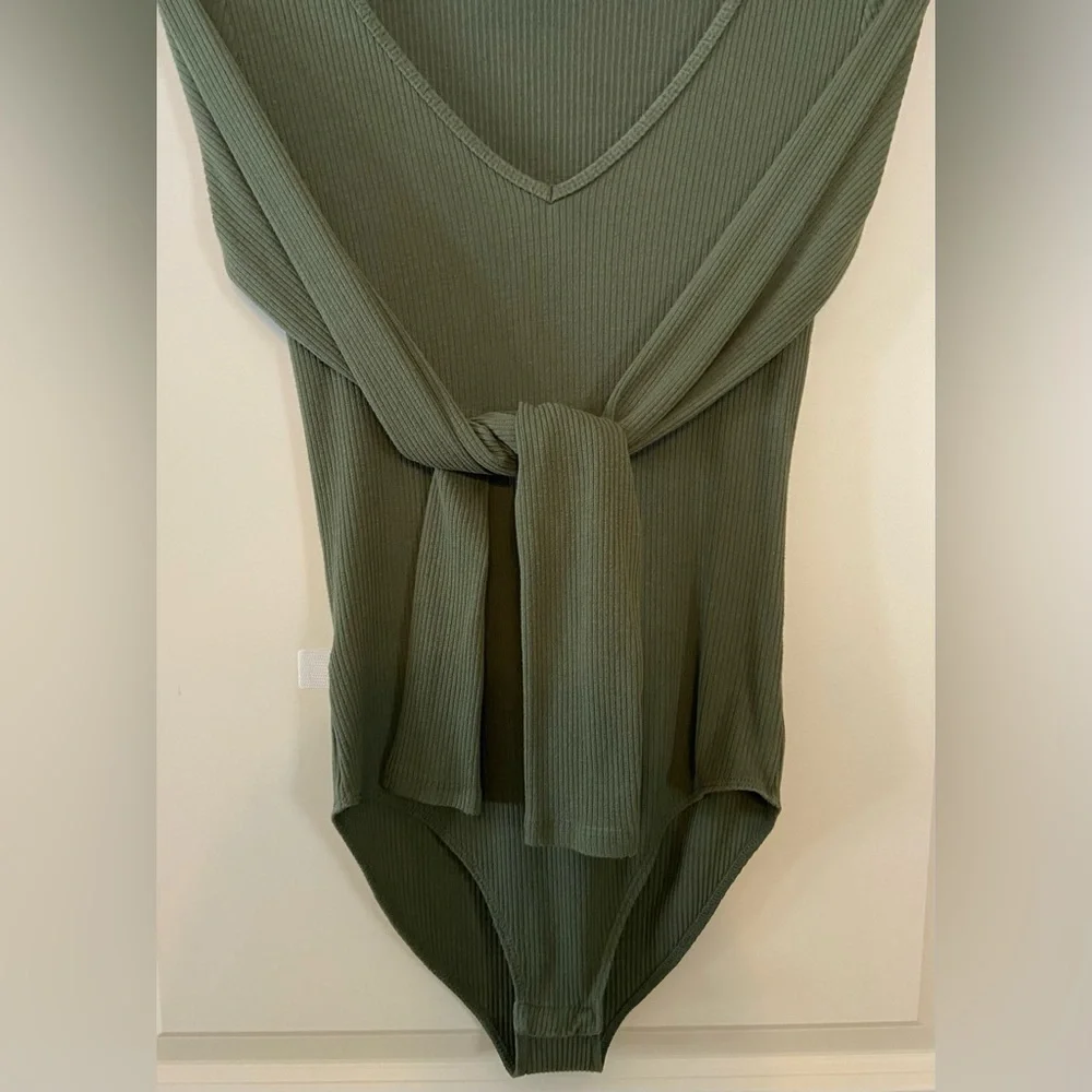 Aeropostale GUC Sz-XS Ribbed Bodysuit-3 Small Snaps-Long Sleeves, Low V-Neckline - Picture 3 of 16